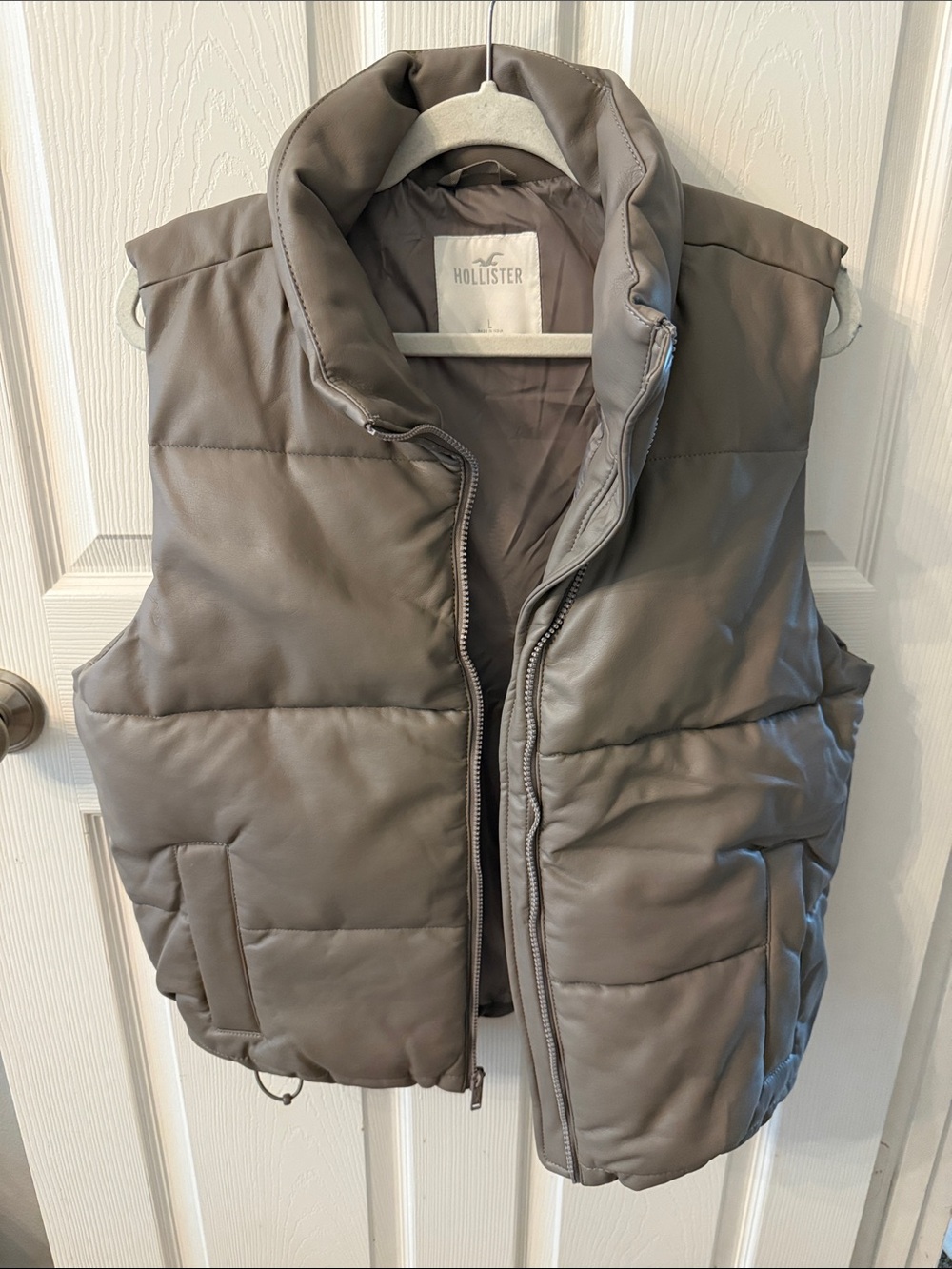 Hollister Neutral Quilted Puffer Vest